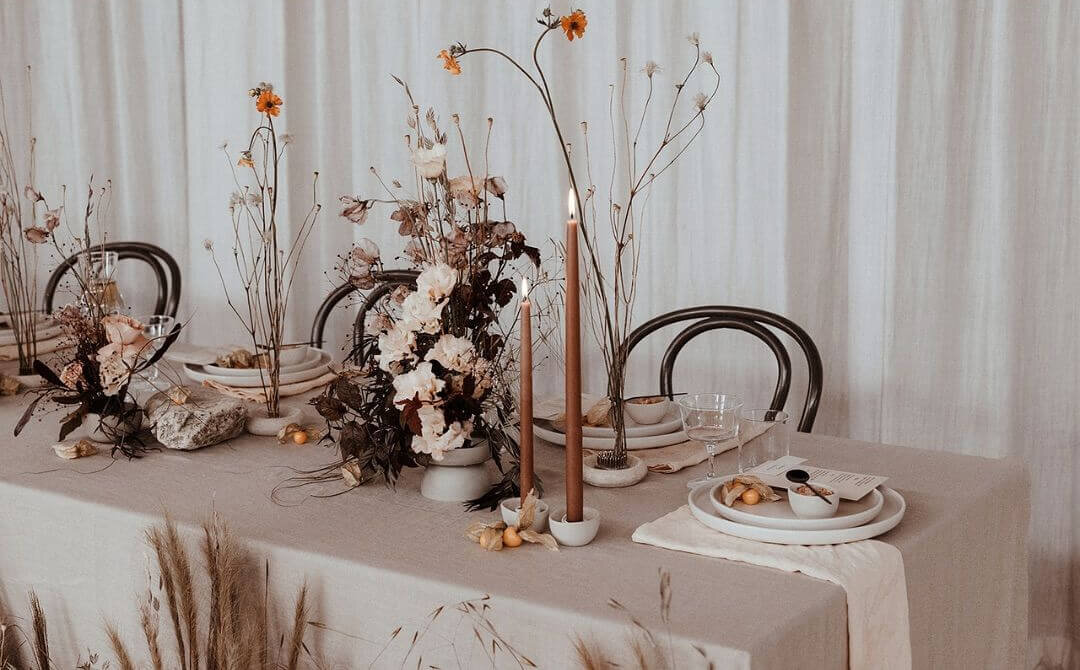 Tendance décoration mariage 2025 - wedding table mocha color